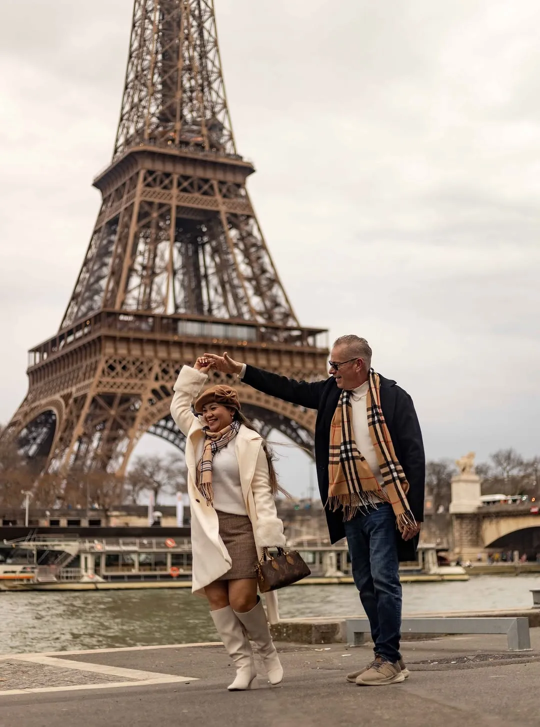 Couple Photoshoot in Paris